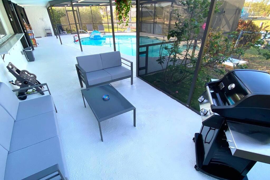 Waterfront Gulf Gateway: Pool/Dock/Grill/Gameroom Fort Myers Exterior photo